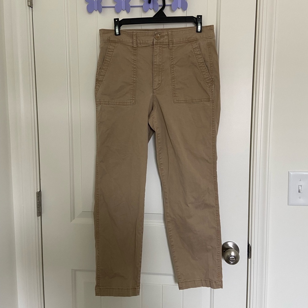Old Navy women’s tan khaki pants‎ — size 6